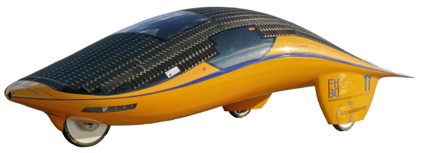 Ein gelbes und blaues solarbetriebenes Fahrzeug mit einer Solarzelle oben drauf, vor einem weißen Hintergrund.