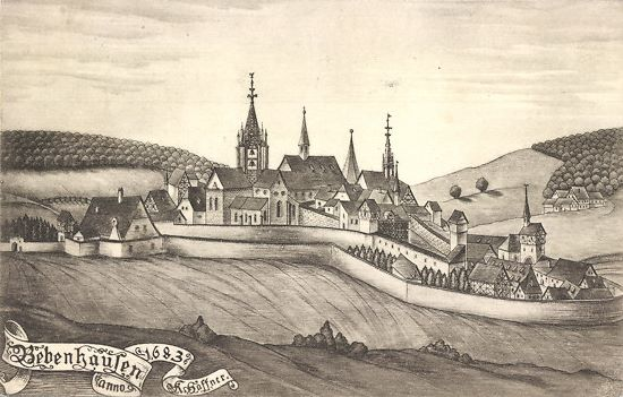 Eine Schwarz-Wei├č-Zeichnung einer Stadt mit einer zentralen Burg, umgeben von H├Ąusern, B├Ąumen, H├Ąngen und einem Himmel, mit dem Text 'Bayerisch' unten.