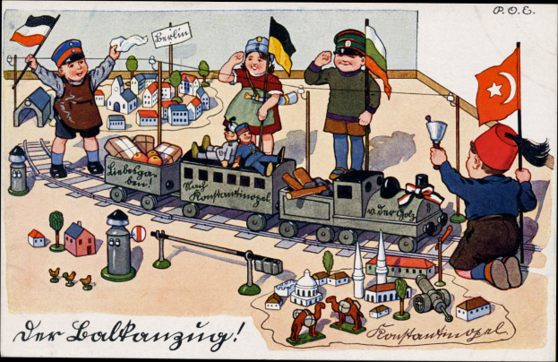 Kinder spielen mit einem Spielzeugebahn auf einem Bahngeleise in einem Wohngebiet mit Häusern und Bäumen, Text unten.