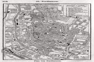 Eine detaillierte Schwarz-Weiß-Karte von Nordhausen, Deutschland, mit Text, der einen umfassenden Überblick über die Gegend bietet.