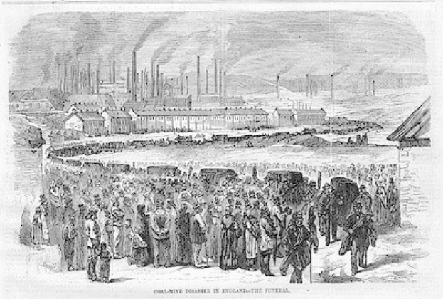 Schwarze und weiße Zeichnung von Menschen vor einem Fabrik mit Häusern und Rauch aus Schornsteinen, mit der Beschriftung "Kohlebergbau-Katastrophe in England das Ende" unten.