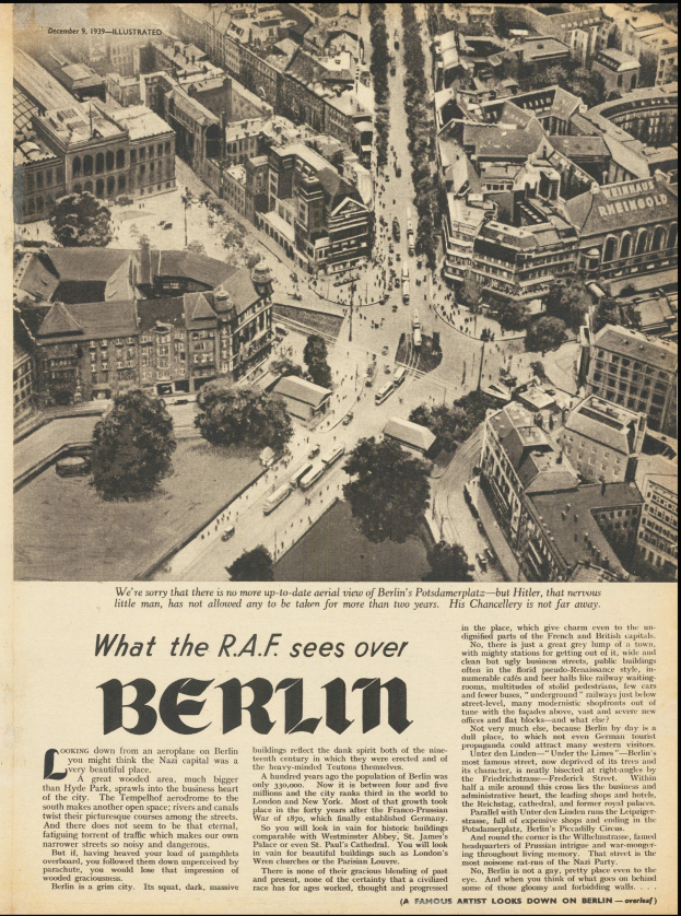 Alte Zeitung mit einem Schwarz-Weiß-Foto einer Stadtlandschaft mit Gebäuden, Bäumen und Fahrzeugen, begleitet von Text.