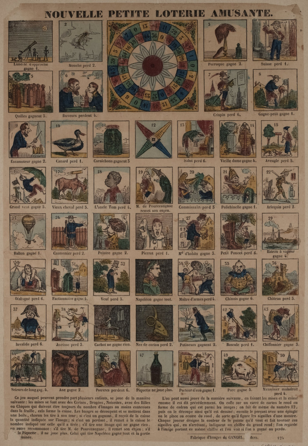 Ein abgenutztes Buch mit einer dekorativen Wheel of Fortune-Illustration umgeben von Text.