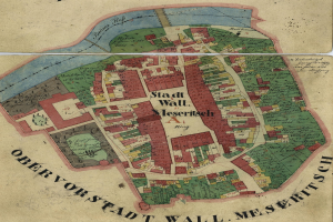 Ausführliche alte Karte von München, Deutschland, zeigt Straßen, Gebäude und Sehenswürdigkeiten mit Textanmerkungen.